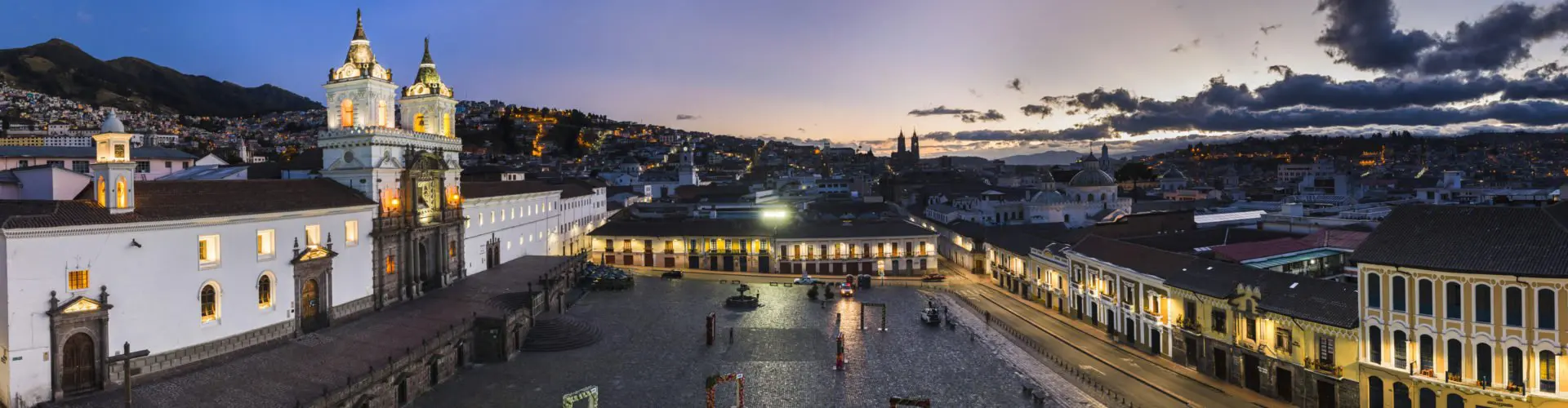 ecuador_casa-gangotena_00c_hotel_latinamericatours_ausblick-von-terrasse-auf-die-plaza-san-francisco