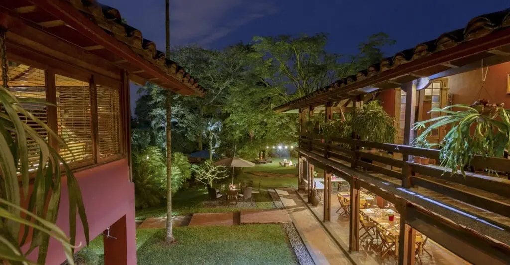 Kolumbien, Sazagua, Hauptgebäude bei Nacht, Latin America Tours