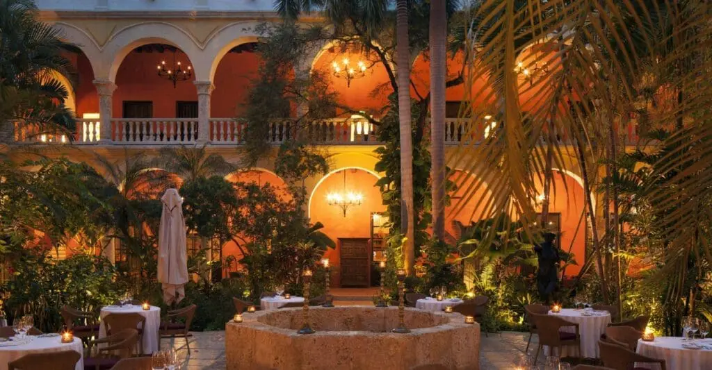 Kolumbien, Sofitel Santa Clara, Patio Abendstimmung, Latin America Tours