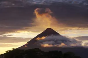 Costa Rica, Vulkan Arenal bei Sonnenuntergang, Latin America Tours