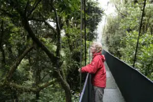 Costa Rica, Touristin im Regenwald, Latin America Tours