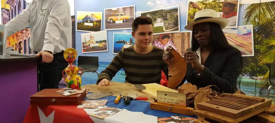 Ferienmesse, Zigarrendrehen, Kunden, Beratung,