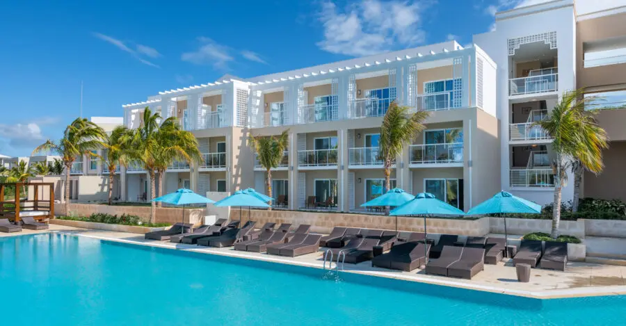 Kuba, Angsana Hotel, Cayo Santa Maria, Haupthaus mit Pool