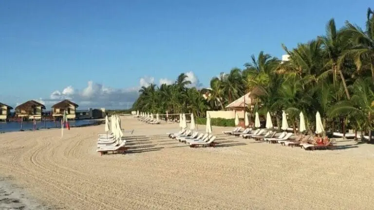 Mexiko, Latin America Tours, Hotel El Dorado Maroma, Strand, Liegestühle, Reisebericht, Reto Rüfenacht