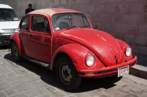 Mexiko, Campeche, roter VW Kaefer, Latin America Tours, Reisen
