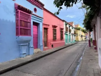 Kolumbien, Karibik, Cartagena, Altstadt mit bunten Häusern, Latin America Tours