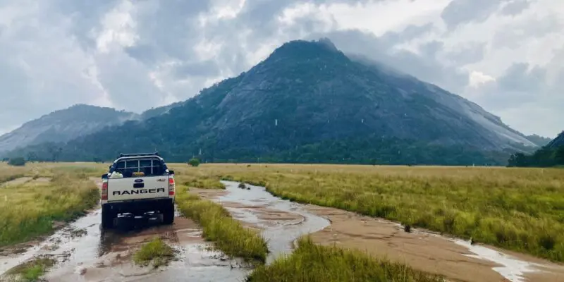 Kolumbien, Strasse mit 4x4, El Tuparro, Latin America Tours, Reisen