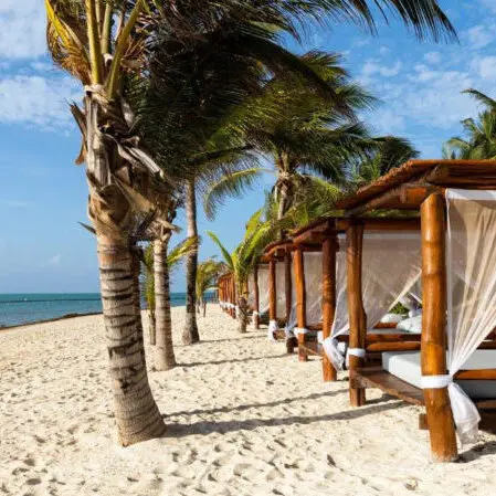 Mexiko, Margaritaville Island Resort, Strand mit Tagesbetten, Latin America Tours, Reisen