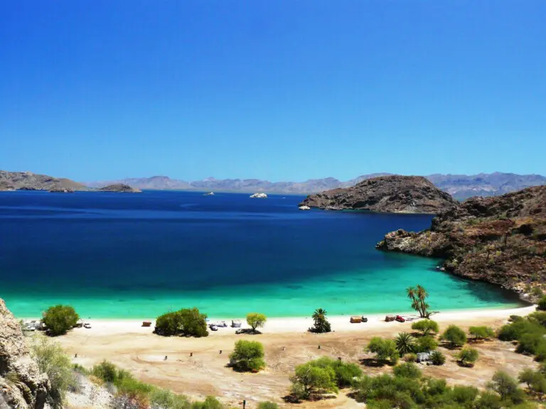 Mexiko, Baja California, Bucht mit türkisfarbenem Meer, Latin America Tours, Reisen