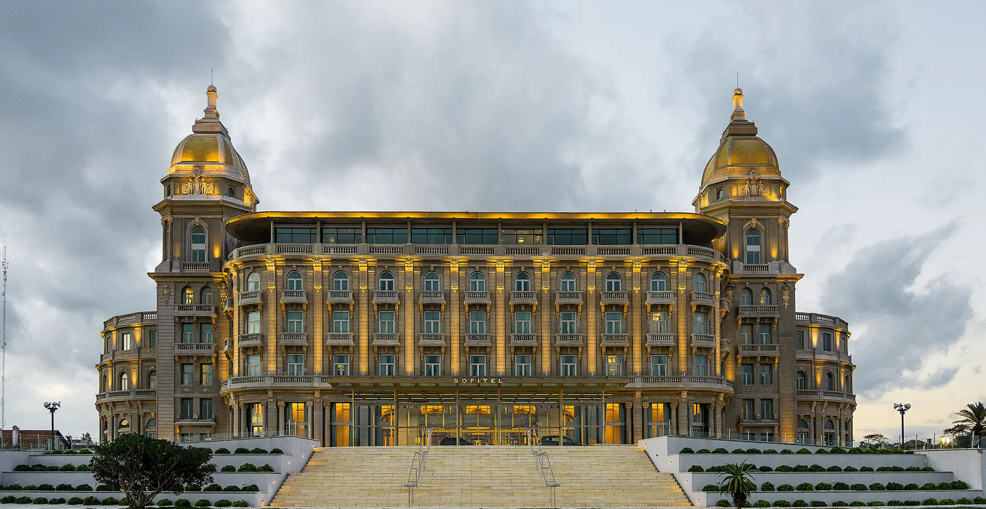 Uruguay, Hotel Sofitel Montevideo, Aussenansicht, Latin America Tours