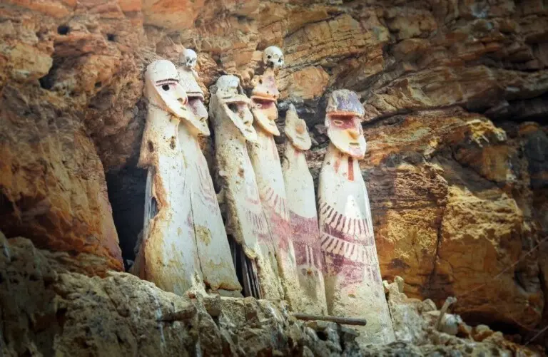 Sarcophag Karajia, Chachapoyas, Peru, Latin America Tours
