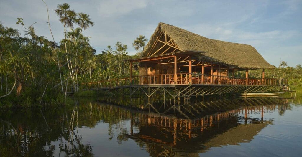 Ecuador, Sacha Lodge, Lounge Abendstimmung, Latin America Tours