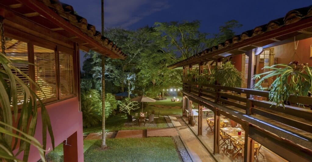 Kolumbien, Sazagua, Hauptgebäude bei Nacht, Latin America Tours