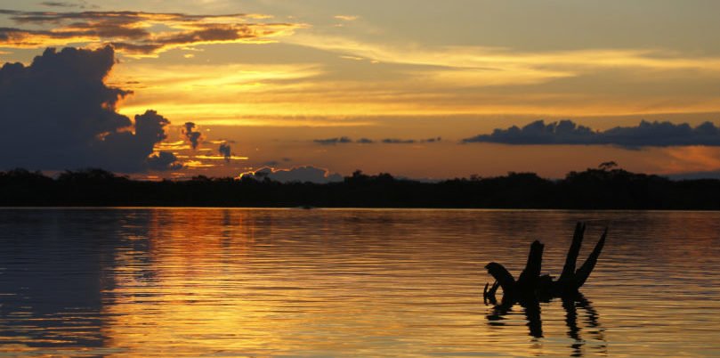 Ecuador, Amazonas, Sonnenuntergang am Fluss, Latin America Tours