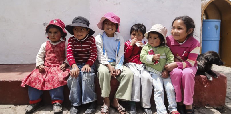 Ecuador, Kinder mit Hüten, Latin America Tours