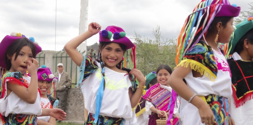 Ecuador, Mädchen in Tracht, Latin America Tours
