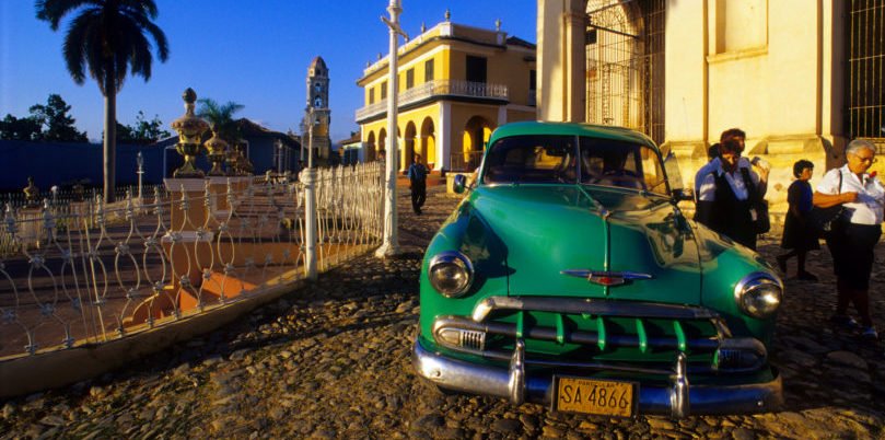 Kuba, Trinidad, altes Auto in Altstadt, Latin America Tours