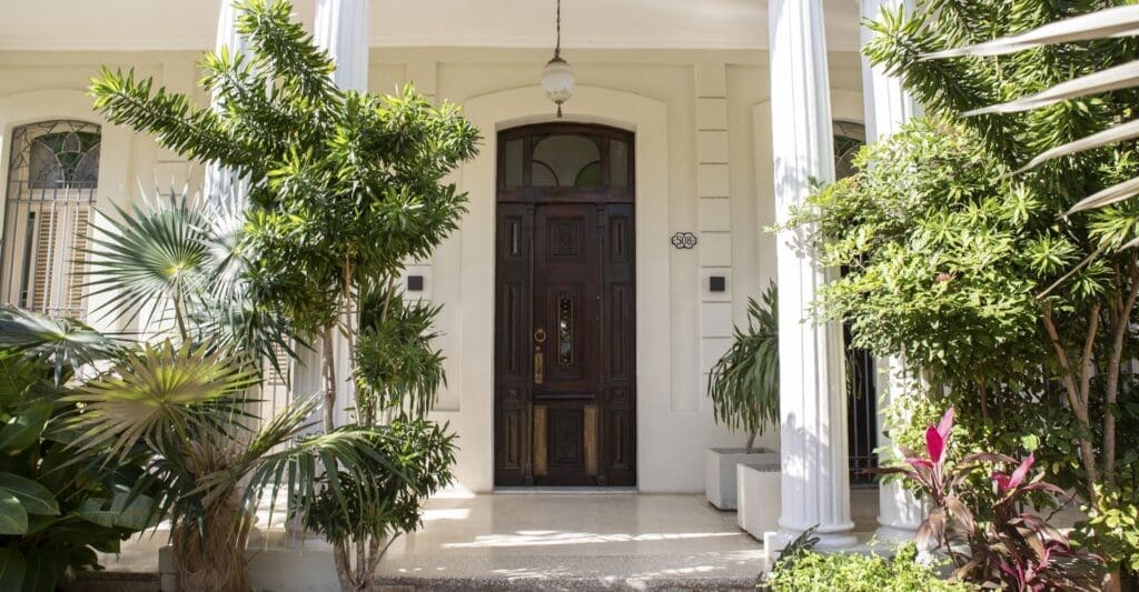 Kuba, La Reserva, Eingangsportal, Latin America Tours