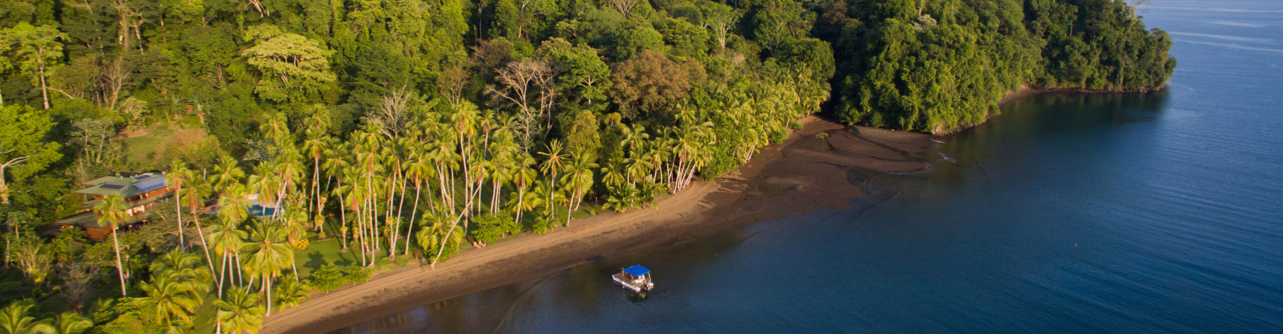 Costa Rica, Playa Cativo Lodge, Luftansicht Lodge und Strand, Latin America Tours