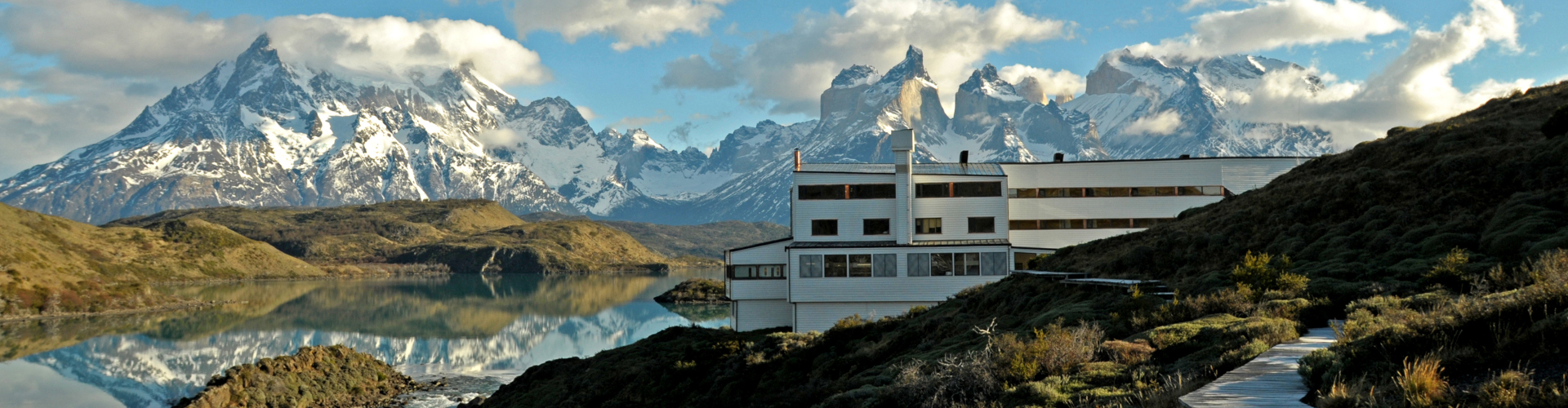 Chile, Explora Torres del Paine, Panorama mit Hotelansicht, Latin America Tours