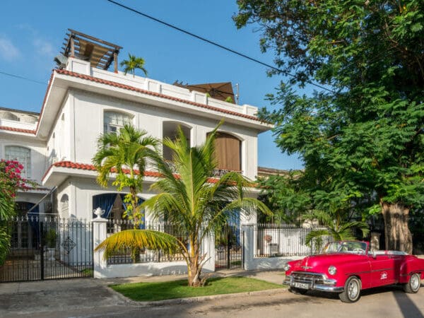 Kuba, Havanna, El Candil Boutique Hotel, Oldtimer, Eingang, Kuba, Latin America Tours
