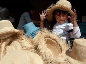 Ecuador, Mädchen mit Panama Hut, Ecuador Reise planen, Latin America Tours