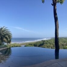 Costa Rica_Lagarta Lodge_Infinity Pool_Aussicht auf Strand