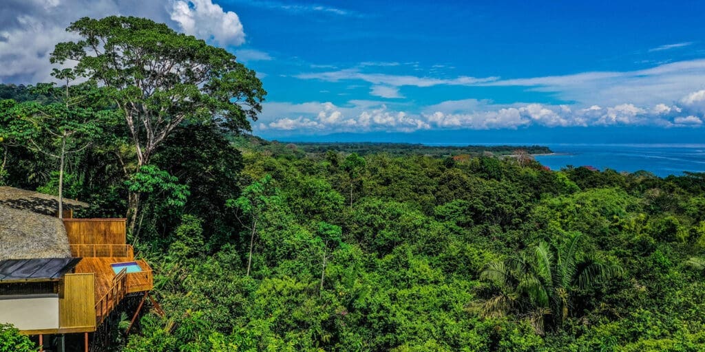 Costa Rica, Lapa Rios Lodge, Ocean Villa mit Plunge Pool, Blick über Regenwald aufs Meer, Latin America Tours, Reisen