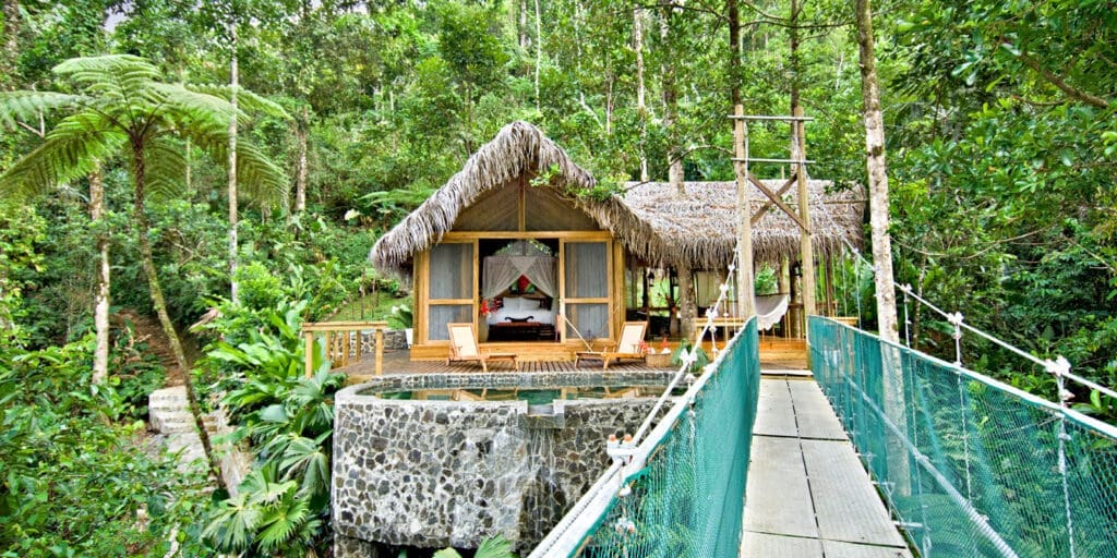 Costa Rica, Pacuare Lodge, Canopy Suite, Steg zum Bungalow im Regenwald, Latin America Tours, Reisen