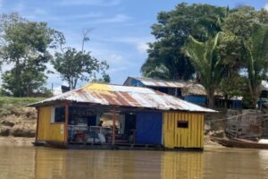 Kolumbien, schwimmender Markt am Fluss, Latin America Tours, Reisen