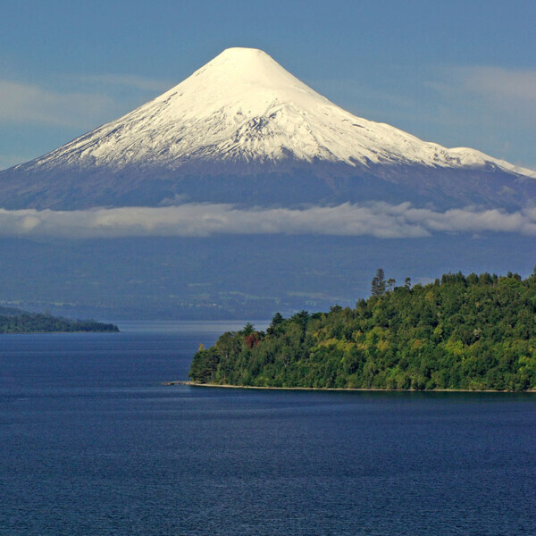 Chile, Patagonien, schneebedeckter Vulkan, Latin America Tours, Reisen