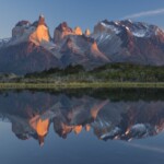 Chile, Torres del Paine Nationalpark, Berge spiegeln sich im Abendlicht, Latin America Tours, Reisen