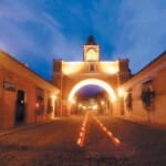 Guatemala, Antigua Guatemala, Arco Santa Catalina bei Nacht, Latin America Tours, Reisen
