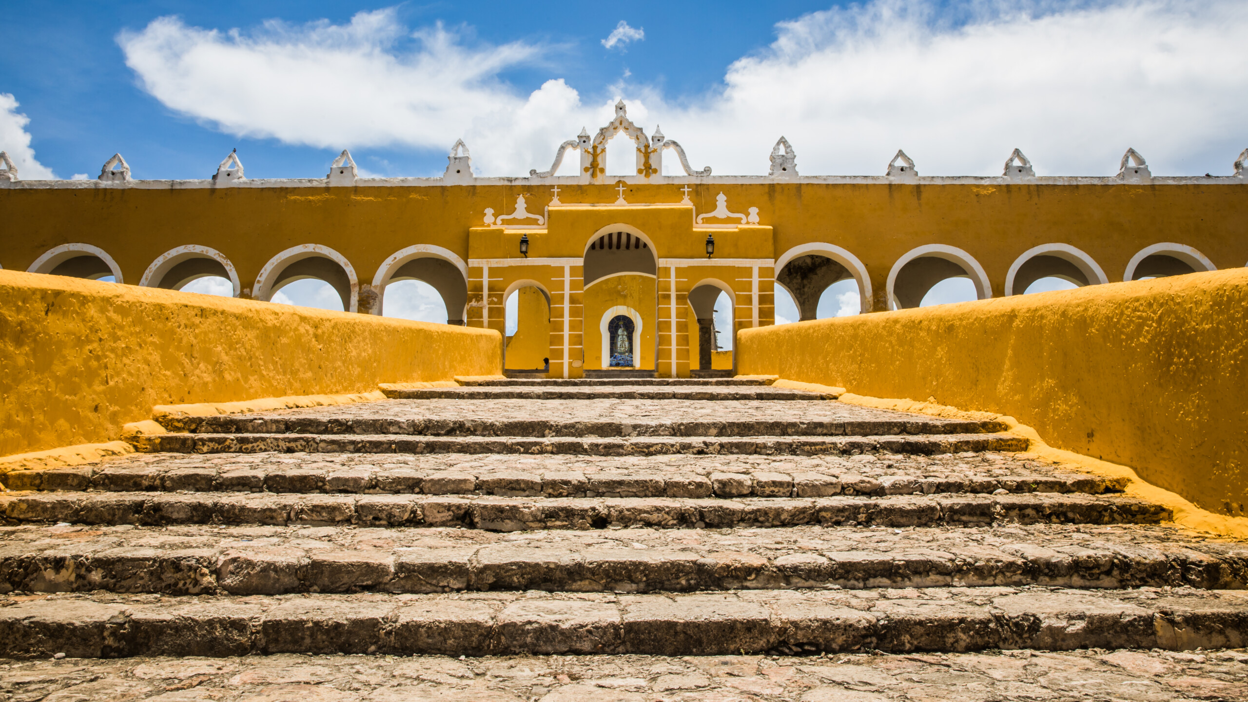 Mexiko, Izamal, Treppe im Convento di San Antonio, Mietwagenrundreise Yucatan, Latin America Tours