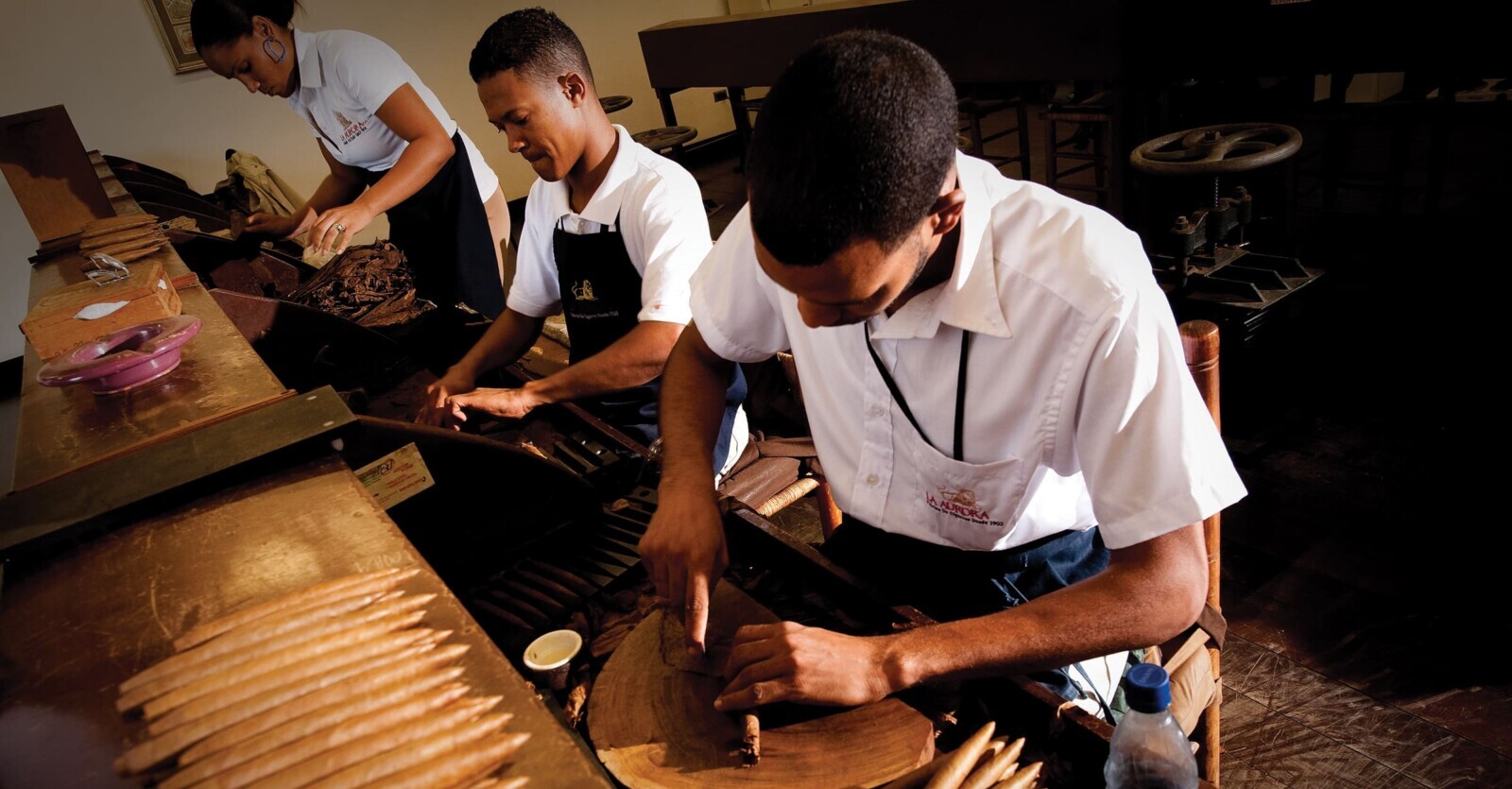 Mittelamerika, Arbeiter beim Zigarrenrollen, Zigarrenfabrik, Latin America Tours, Reisen