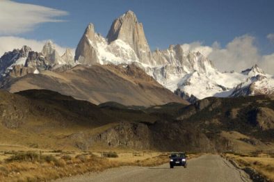 ARG – Fitz Roy mit Strasse Argentina, Montana Fitz Roy, Mountain, Parque Nacional Los Glaciares, El Chalten, Santa Cruz, Patagonia, Latin America Tours