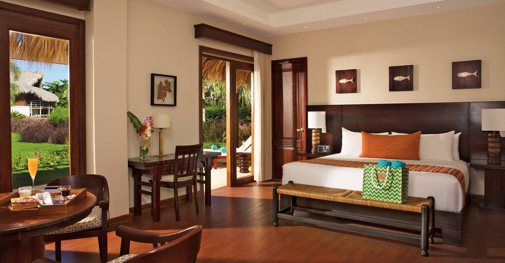 Dominikanische Republik, Hotel Zoetry Agua Punta Cana, Romantic Junior Suite Taino Bedroom, Latin America Tours