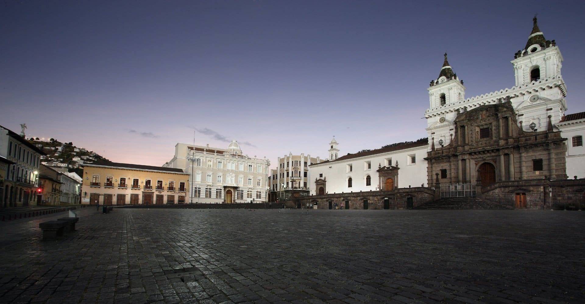 Ecuador, Casa Gangotena, Aussenansicht Abendstimmung, Latin America Tours