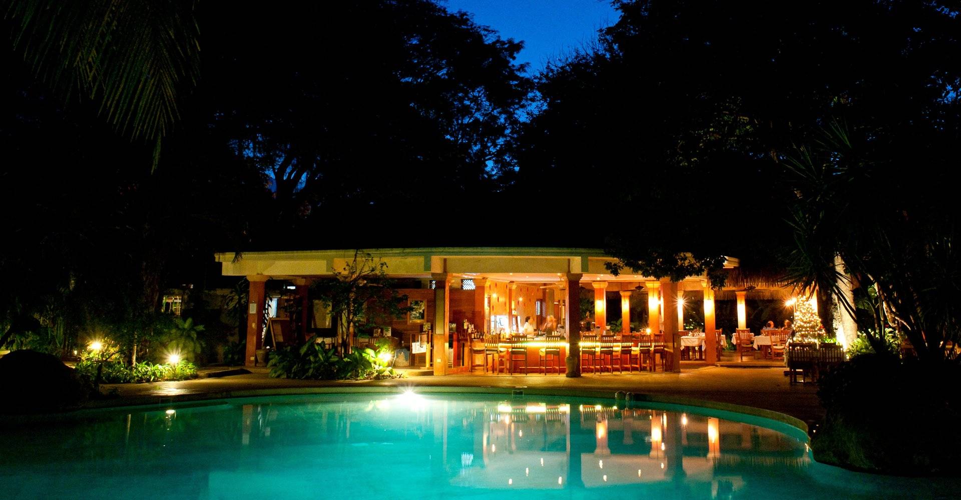 Costa Rica, Capitan Suizo, Pool und Restaurant Abendstimmung, Latin America Tours