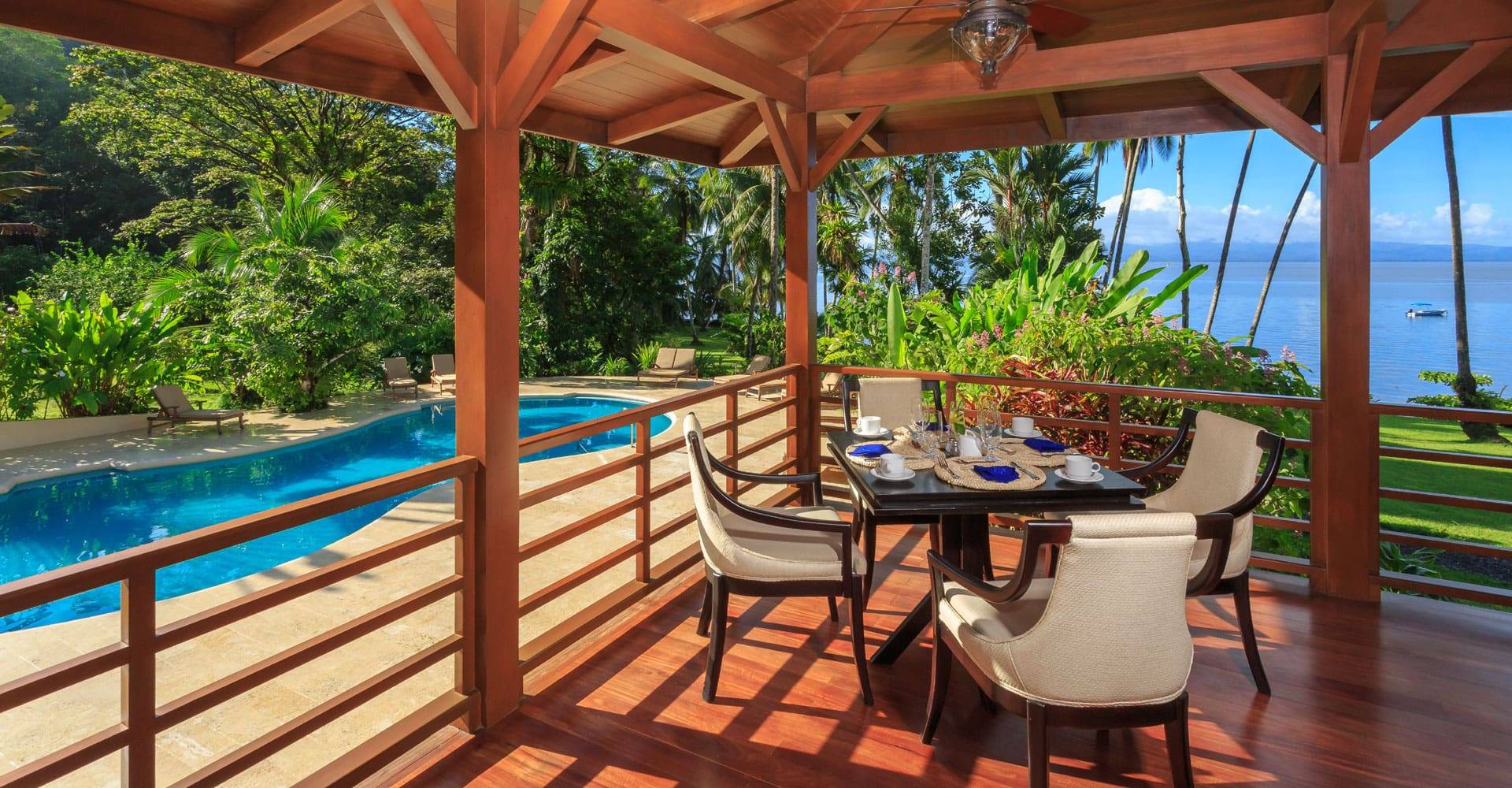 Costa Rica, Playa Cativo Lodge, Terrasse mit Pool und Golfo Dulce, Latin America Tours