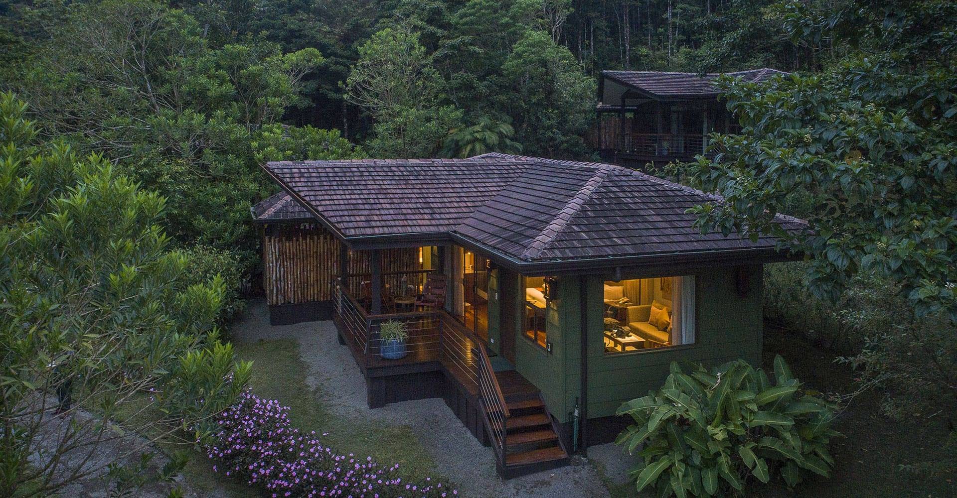 Costa Rica, El Silencio Lodge, Bungalow Suite Abendstimmung, Latin America Tours