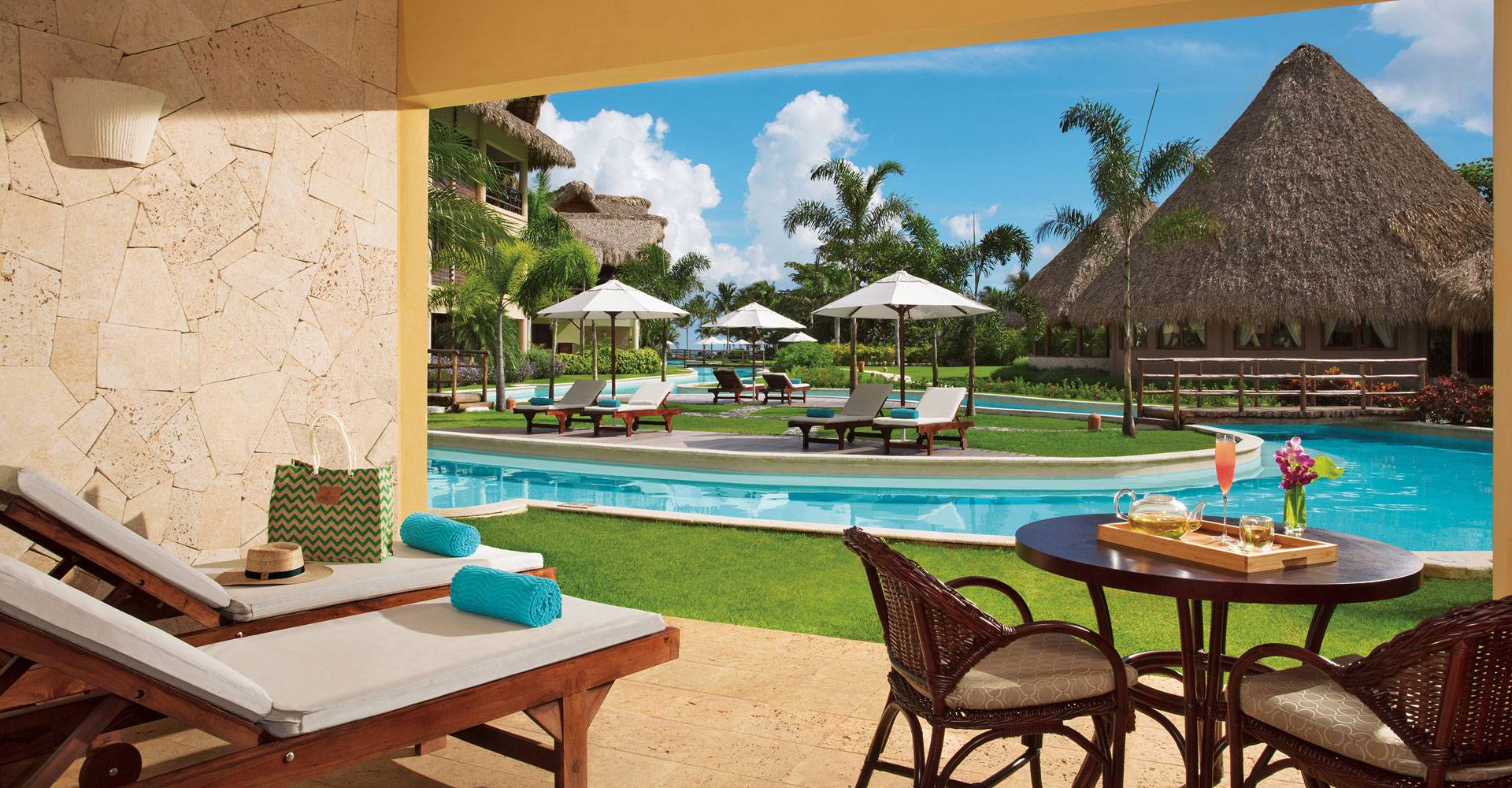 Dominikanische Republik, Hotel Zoetry Agua Punta Cana, Romantic Junior Suite Agua Swim Up Terrace, Latin America Tours